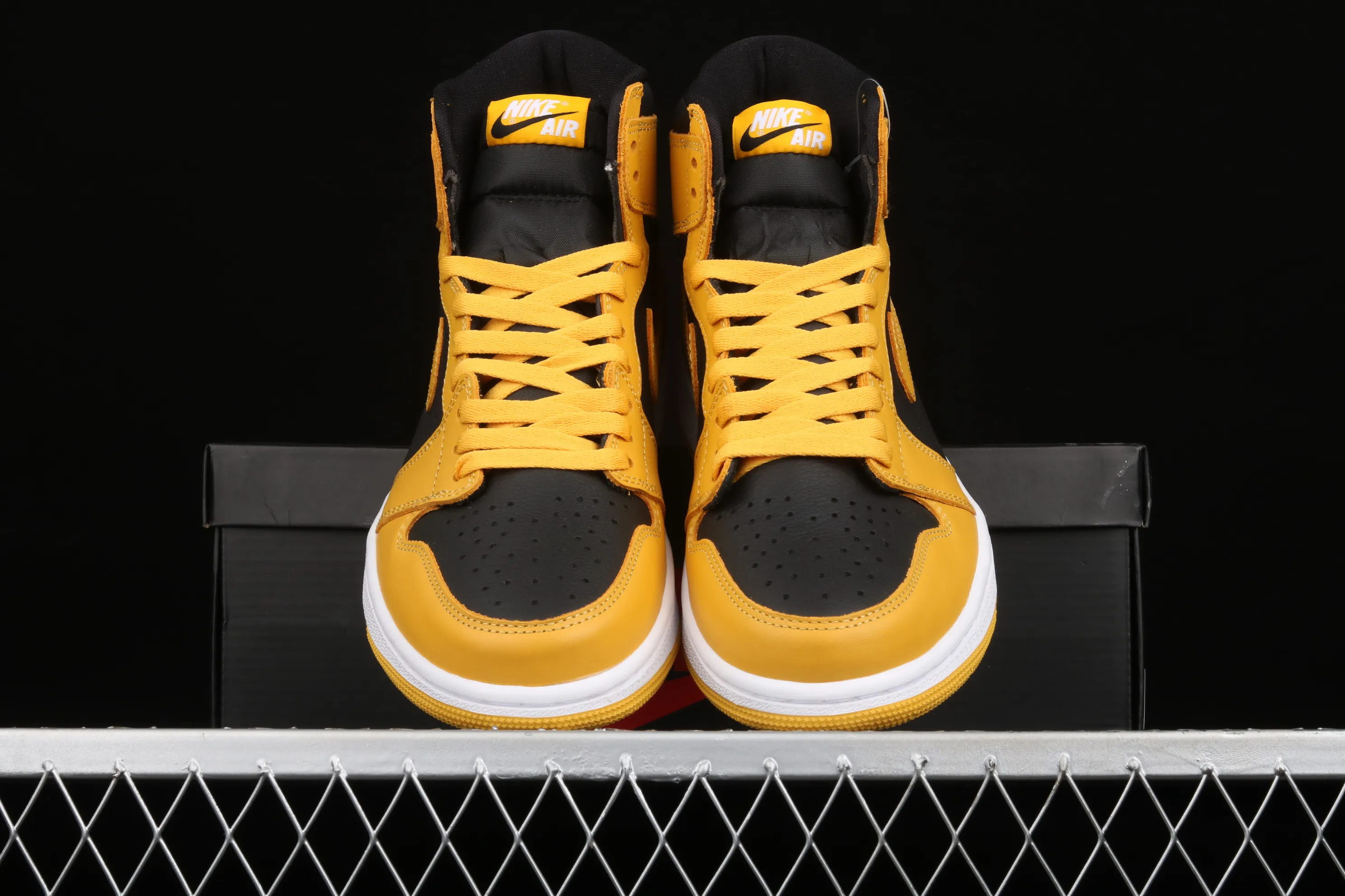 All categories Air Jordan Jordan series basketball shoes Air Jordan 1 High L version Air Jordan 1 High OG "Pollen" AJ1 Joe 1 black and yellow 555088-701